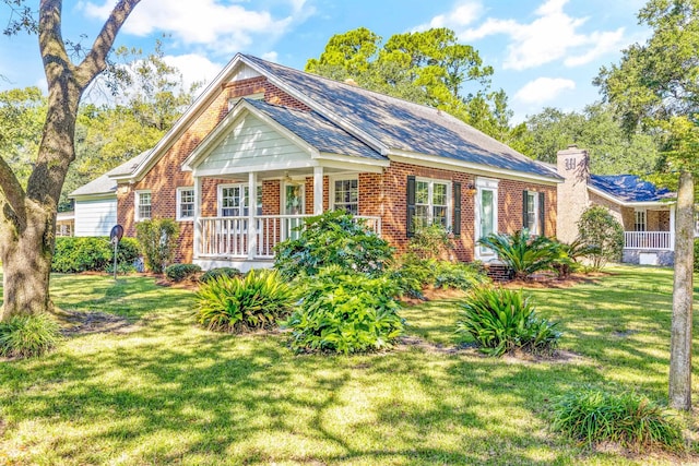 view of front of house with a front lawn and covered porch