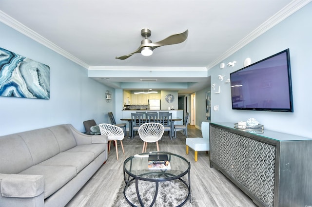 living room with crown molding, ceiling fan, and light hardwood / wood-style floors