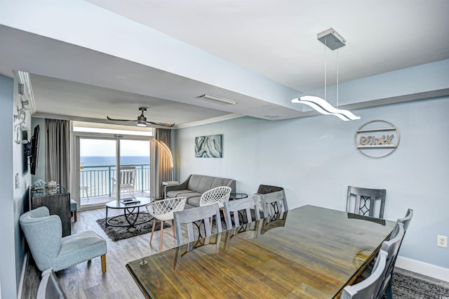 dining area featuring light wood-type flooring, ceiling fan, and crown molding