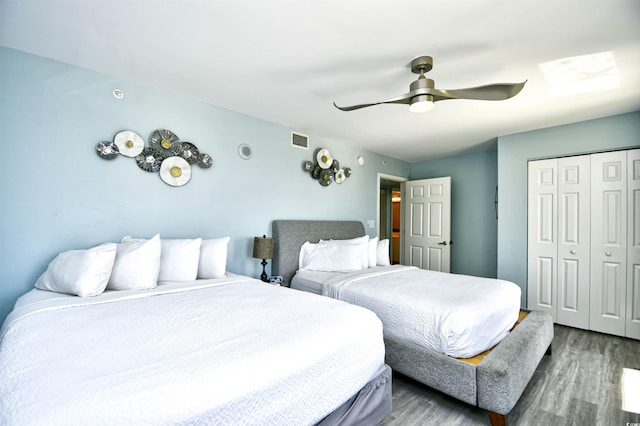 bedroom featuring a closet, ceiling fan, and hardwood / wood-style floors