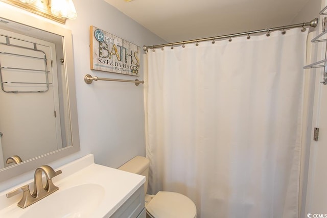 bathroom featuring a shower with curtain, vanity, and toilet