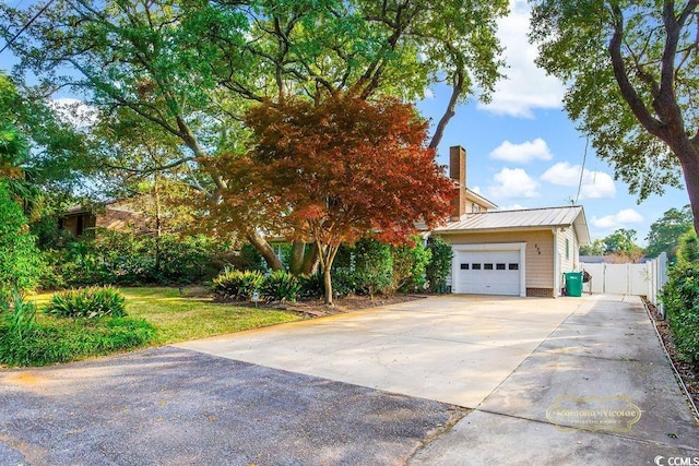 view of front of property with a front yard