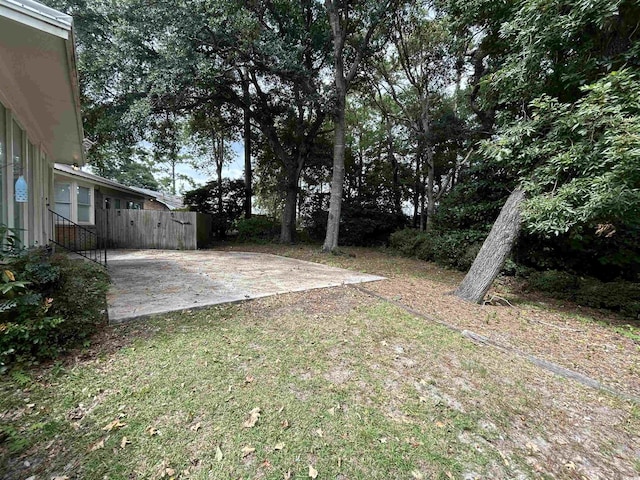 view of yard with a patio