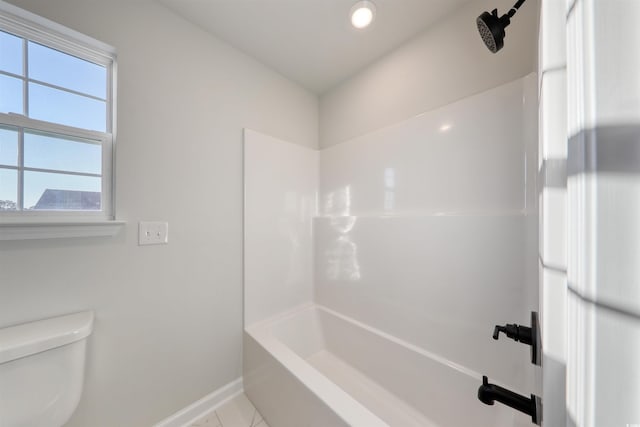 bathroom featuring toilet and washtub / shower combination