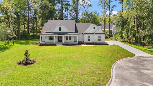 view of front facade featuring a front lawn and covered porch