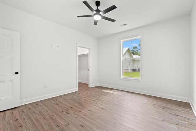 unfurnished room featuring light wood-type flooring and ceiling fan