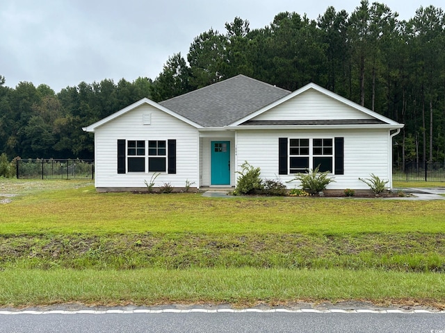 view of front of house featuring a front lawn