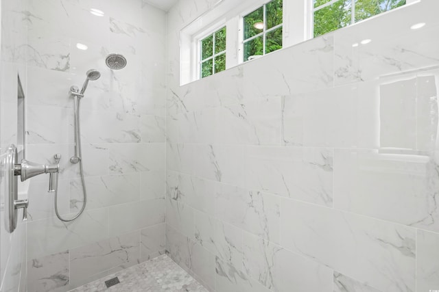 bathroom featuring tiled shower