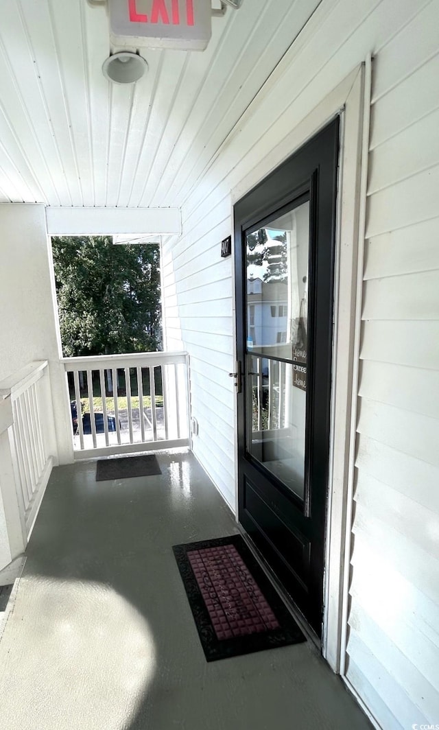 entrance to property featuring covered porch