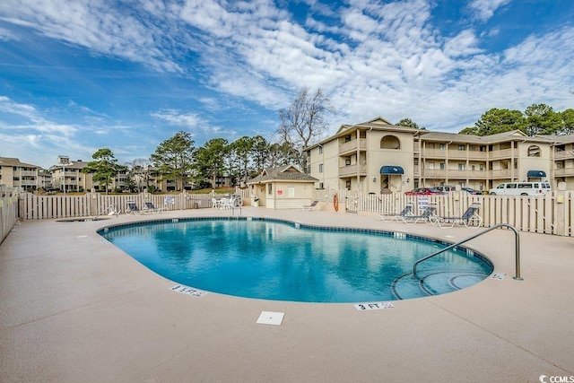 view of swimming pool featuring a patio