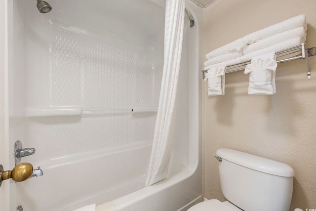 bathroom featuring toilet and shower / tub combo with curtain