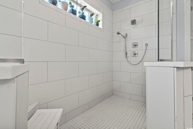 bathroom featuring tiled shower