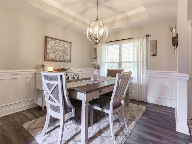 dining area with an inviting chandelier, visible vents, dark wood-style floors, and a tray ceiling