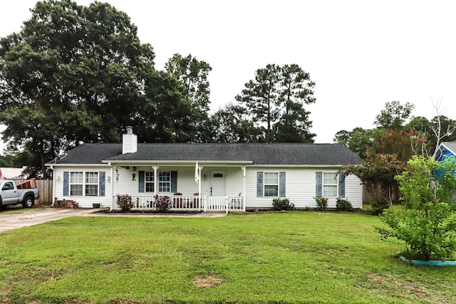 ranch-style house with covered porch and a front yard