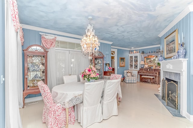 dining room featuring crown molding and an inviting chandelier