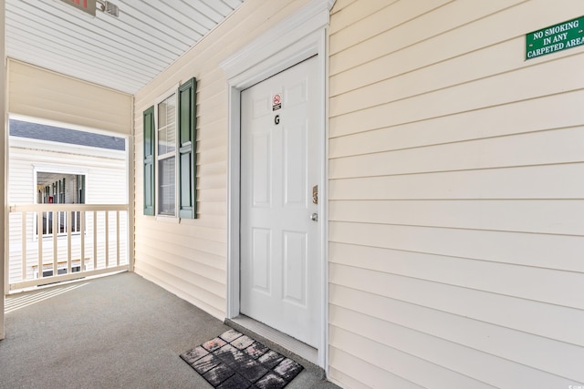 entrance to property featuring a porch