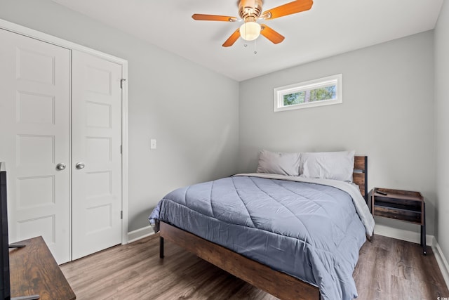 bedroom featuring hardwood / wood-style floors, ceiling fan, and a closet