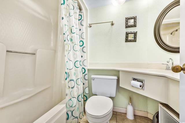 full bathroom featuring toilet, sink, tile patterned floors, and shower / bath combo with shower curtain