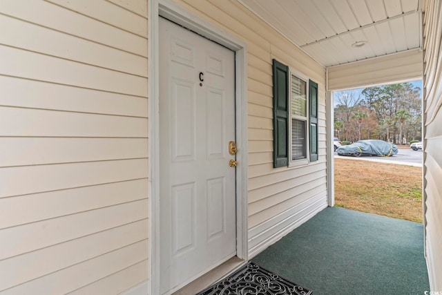 entrance to property with covered porch