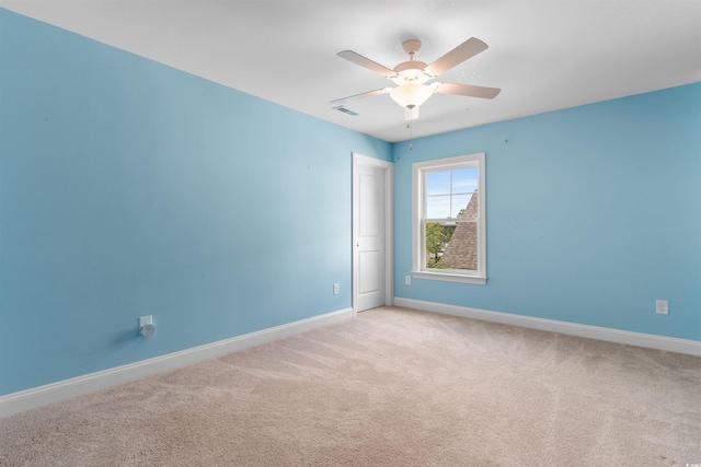 carpeted empty room featuring ceiling fan