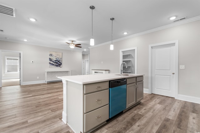 kitchen featuring stainless steel dishwasher, ceiling fan, an island with sink, and light hardwood / wood-style flooring