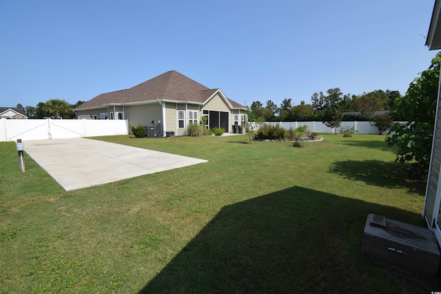 view of yard featuring a patio area