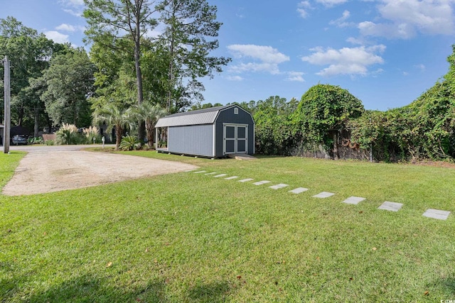 view of yard featuring a storage unit