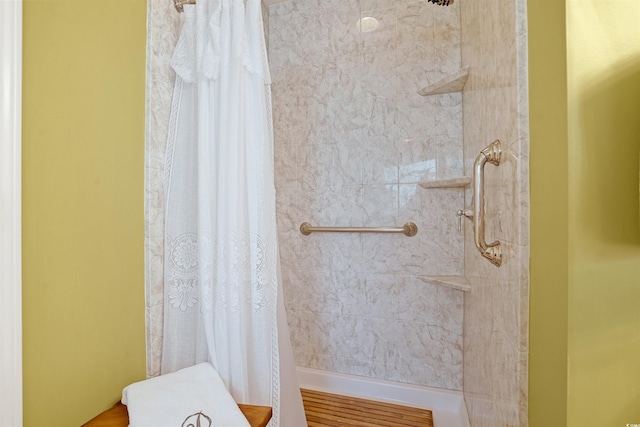 bathroom with curtained shower