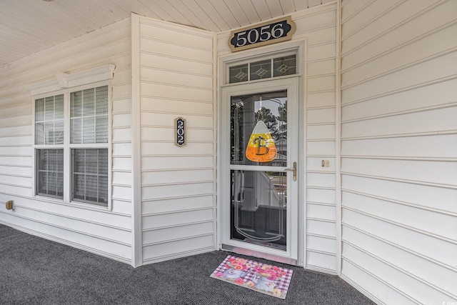 property entrance featuring a porch