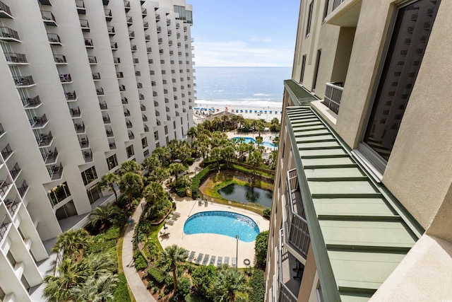 view of swimming pool featuring a water view