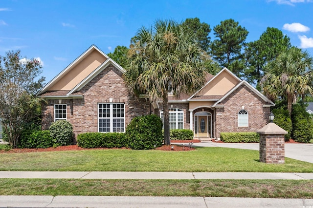 view of front of house with a front lawn