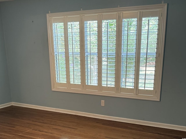 spare room featuring dark wood-type flooring