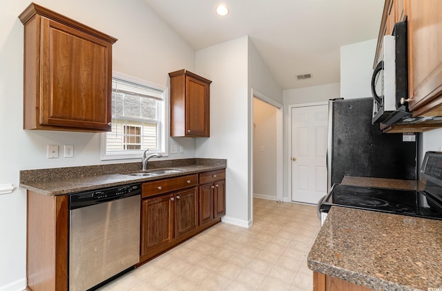 kitchen with sink, vaulted ceiling, and black appliances