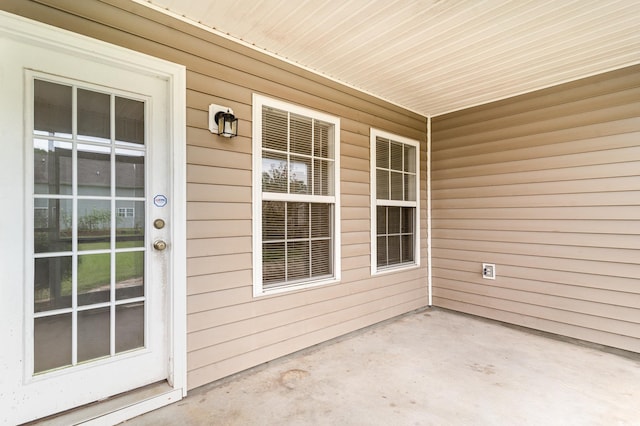 view of patio / terrace with covered porch