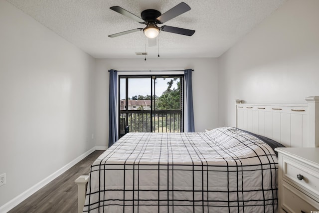 bedroom featuring a textured ceiling, dark wood-type flooring, and ceiling fan