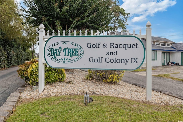 view of community / neighborhood sign