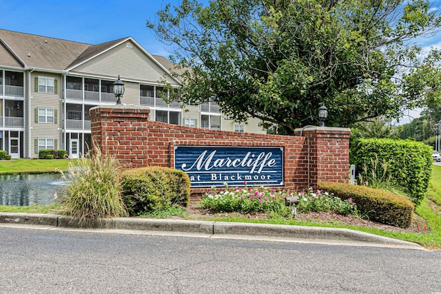 view of community / neighborhood sign