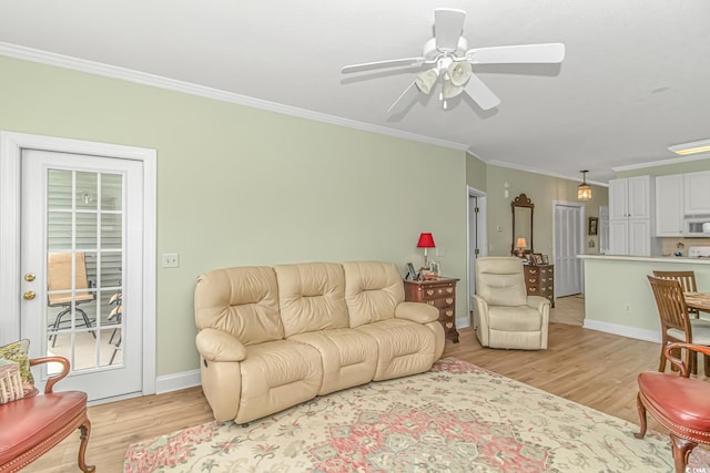 living room with light wood-type flooring, crown molding, and ceiling fan