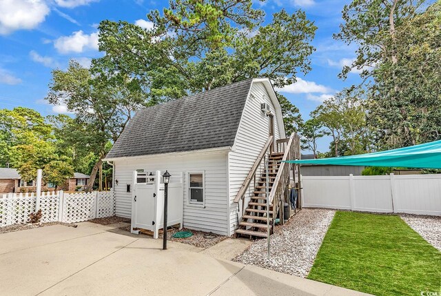 view of front of property featuring a patio area