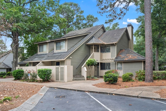 view of front of property