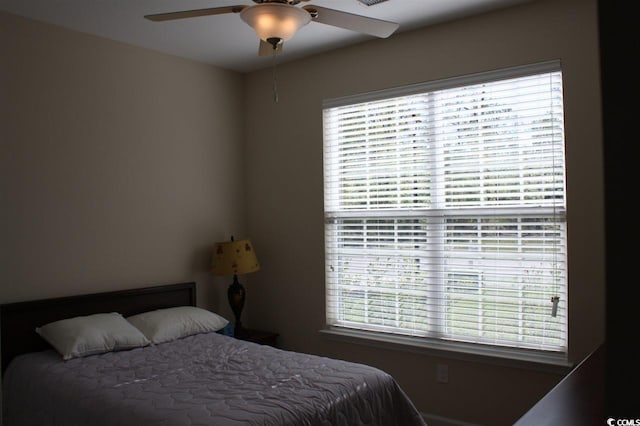 bedroom with ceiling fan