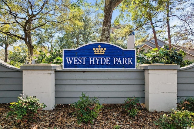 view of community / neighborhood sign