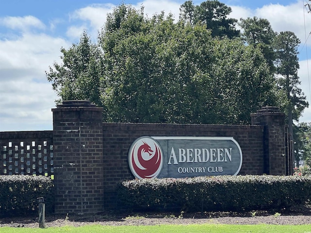 view of community / neighborhood sign