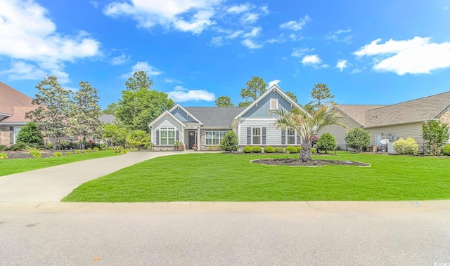 view of front of house with a front lawn