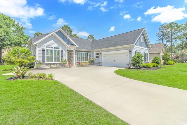 view of front facade featuring a front lawn and a garage