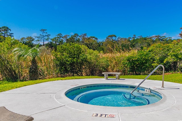 view of pool featuring an in ground hot tub