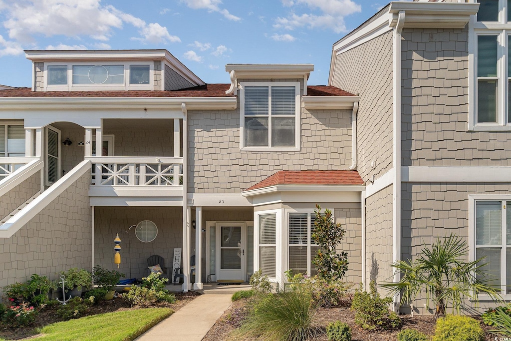 multi unit property featuring a balcony