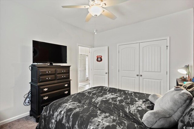 bedroom featuring carpet floors, ceiling fan, and a closet