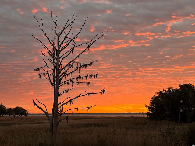 nature at dusk featuring a rural view