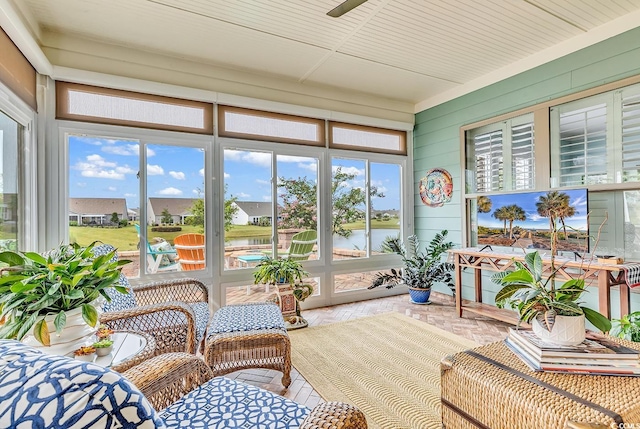 sunroom featuring ceiling fan